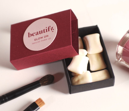 Small box for merchandising