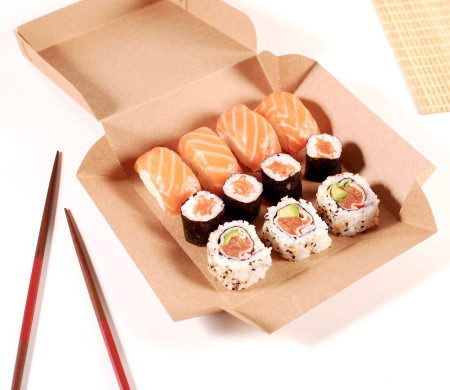 caja cuadrada para sushi variado caja cuadrada para sushi variado