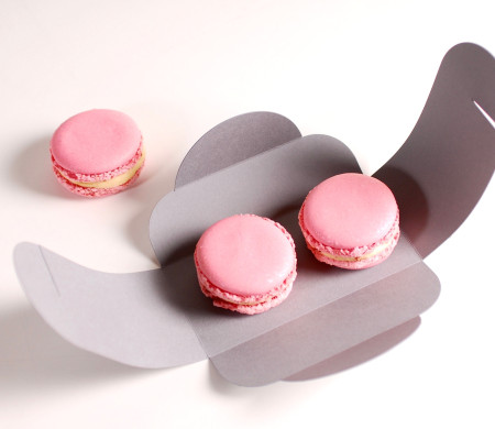 boîte décorée pour deux macarons