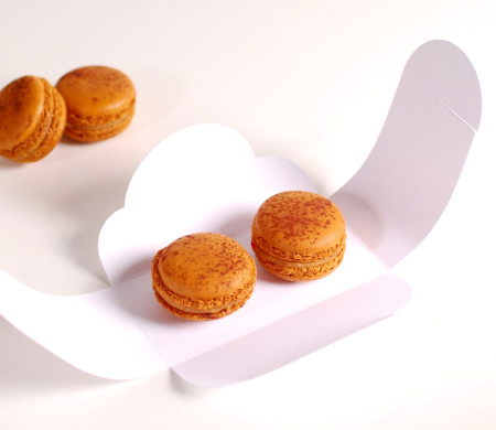 Boîte décorée pour deux macarons