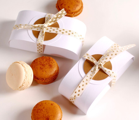 Boîte décorée pour deux macarons Boîte décorée pour deux macarons