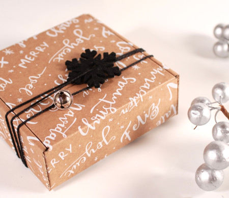 Square box with Christmas print Square box with Christmas print