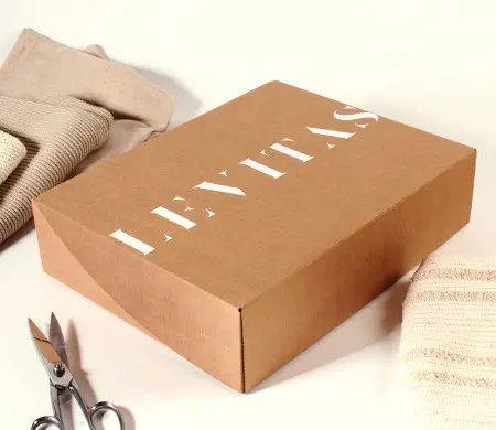 Caja de ropa para envío