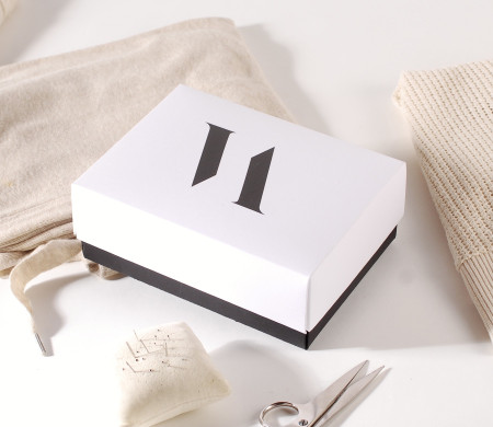 Scatola di cartone per camicie con tappo
