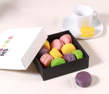 Caja cuadrada para regalar macarons. Caja cuadrada para regalar macarons.