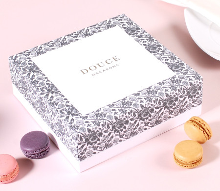 Square box with lid for...