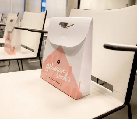 Borsa Regalo con Manico Evento Woman Rocks | SelfPackaging