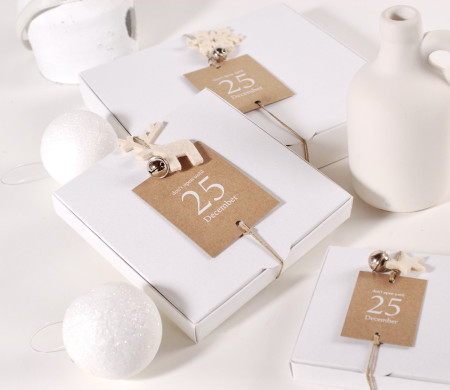 Boîte en carton de Noël avec un message spécial