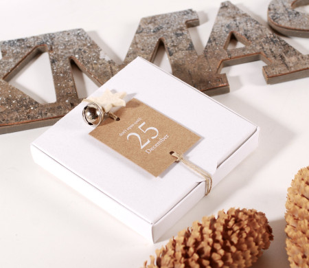 Caja plana de cartón con decoración navideña Caja plana de cartón con decoración navideña