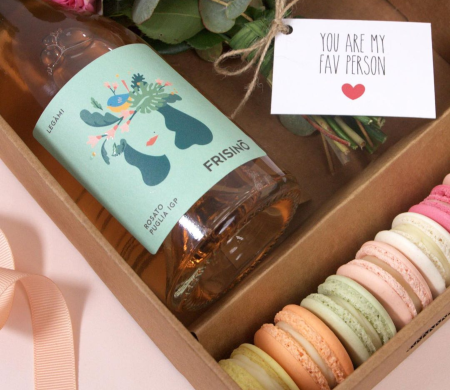 Cardboard tray with transparent lid Love Combo