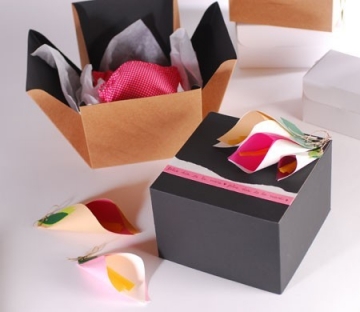 Cube-shaped gift box with paper flowers