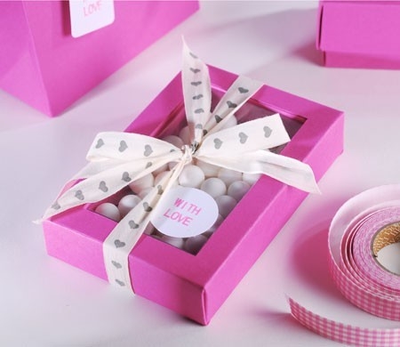 Fuchsia gift box for sweets