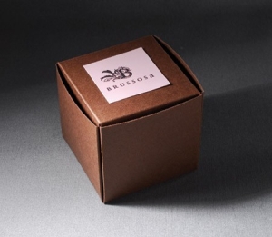 ‘Self-assembling’ box for shops