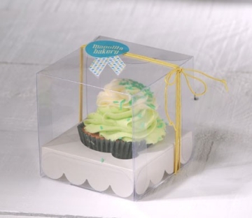 Little transparent box for cupcakes