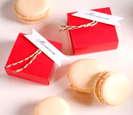Box for one macaroon