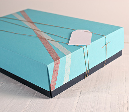 Bicolor boxes for shops