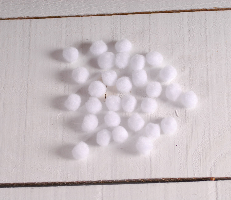 Pompones Blancos o Negros Pompones Blancos o Negros