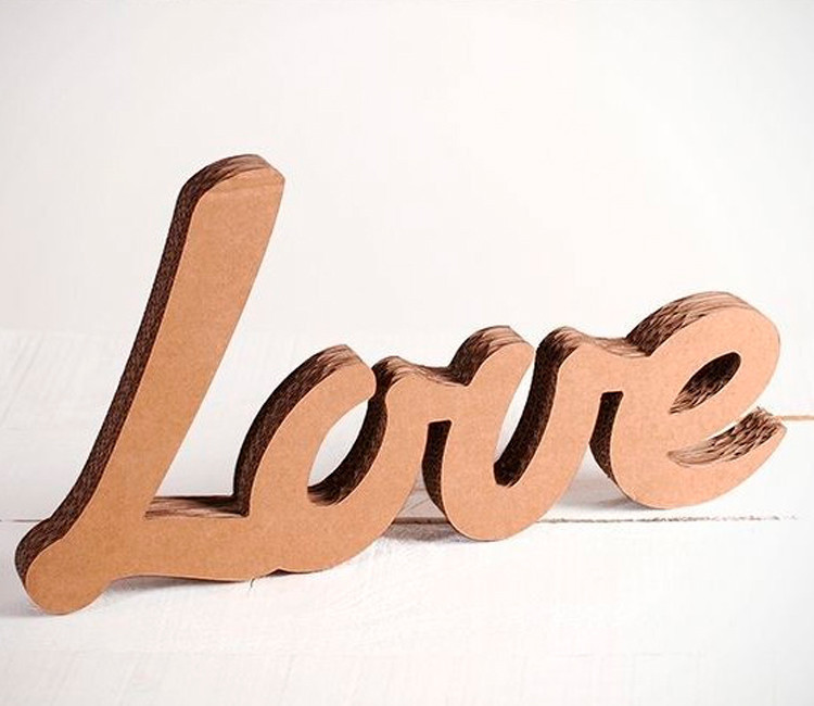 Lettere "LOVE" in Cartone | SelfPackaging