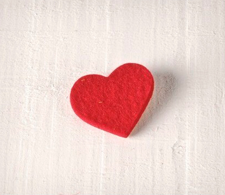 Coeur en feutrine rouge décoratif Coeur en feutrine rouge décoratif