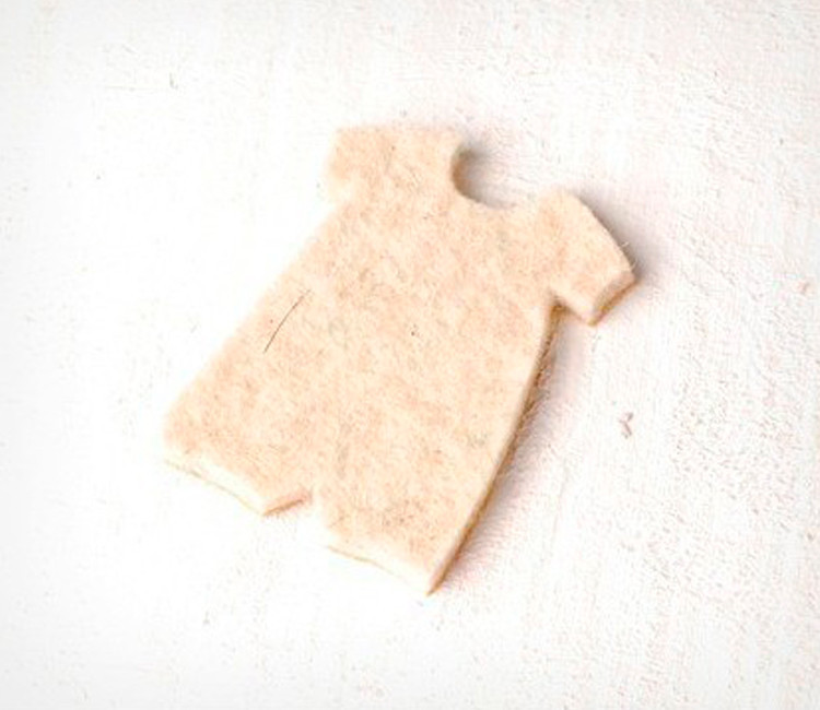 Robe d'enfant en feutrine pour cadeaux de bébés Robe d'enfant en feutrine pour cadeaux de bébés