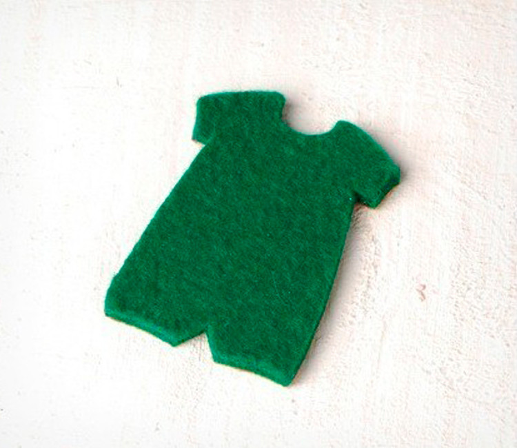 Jungenanzug. Filzschmuck für Babygeschenke. Jungenanzug. Filzschmuck für Babygeschenke.