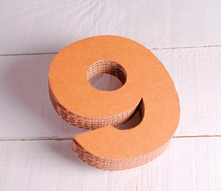 Originaux numéros en carton pour décorer, qui donnera une touche handmade à toute pièce. Des plus original, découvre-les! Originaux numéros en carton pour décorer, qui donnera une touche handmade à toute pièce. Des plus original, découvre-les!