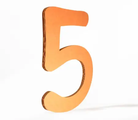 Número grande de cartón