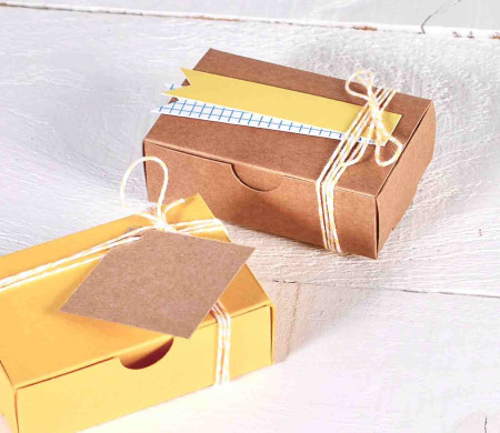 Kleine Schachtel in Kraftpapierfarbe