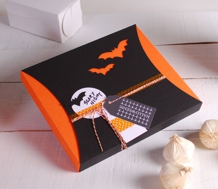 Gift box with sleeve for Halloween