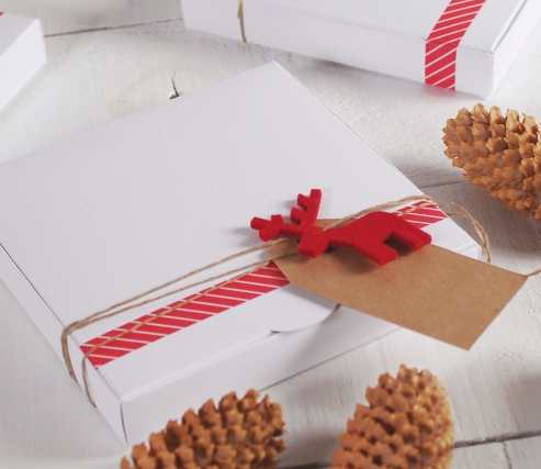 Caja plana con decoración navideña