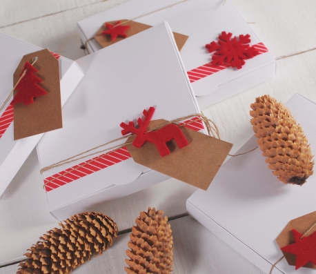 Caja plana con decoración navideña