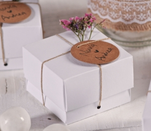 Kleine weiße Schachtel für kleine Hochzeitsgeschenke