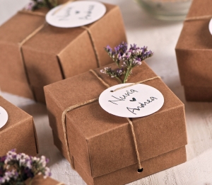 Brown kraft wedding favour box