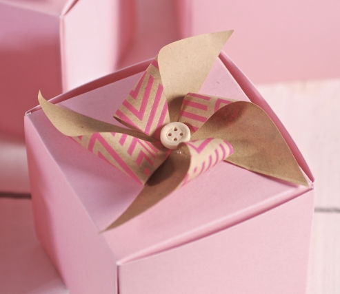 Caja regalo decorada con molinillo