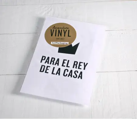 Vinilo decorativo "Para el rey de la casa"