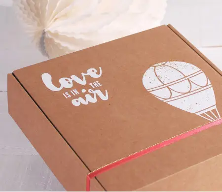 Vinilo decorativo impreso "Love is in the Air"