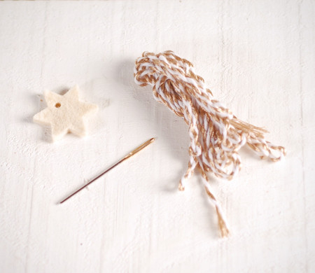Estrella con Cordón Dorado ¡Para Manualidades!