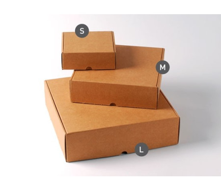Caja automontable para envíos cuadrada muy resistente, en cartón microcanal color kraft. Pack de 50 unidades