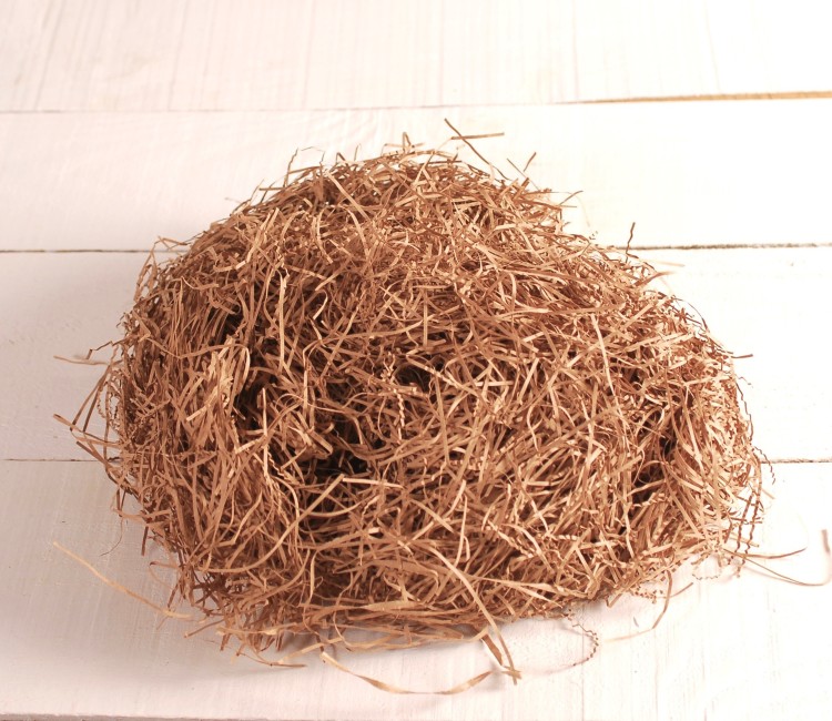 Papierschnipsel als Füllung von Kartons Papierschnipsel als Füllung von Kartons