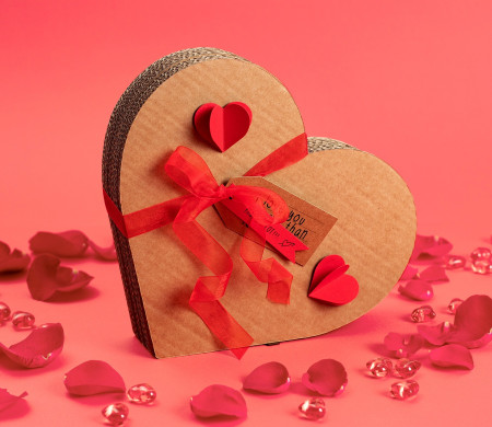 Heart-shaped cardboard box