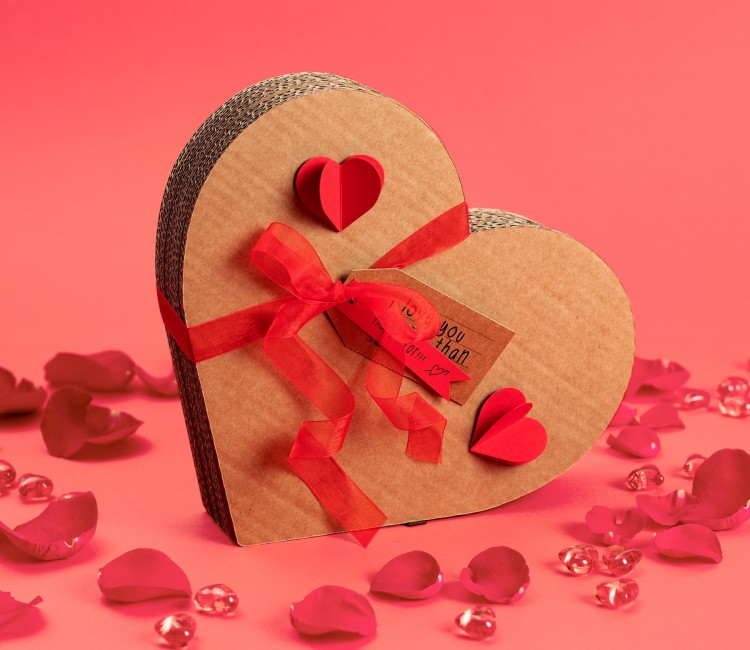 Un regalo fatto con il cuore (decorativo in cartone)!