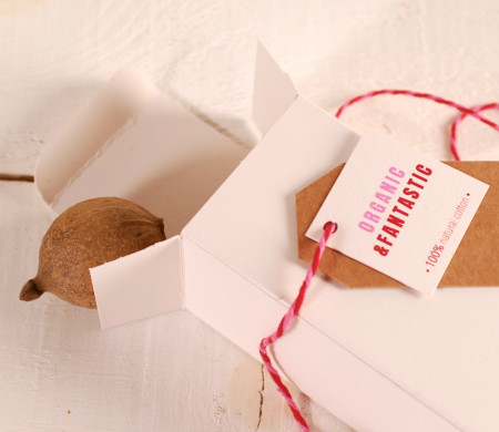 Caja ecológica para perfume en color blanco