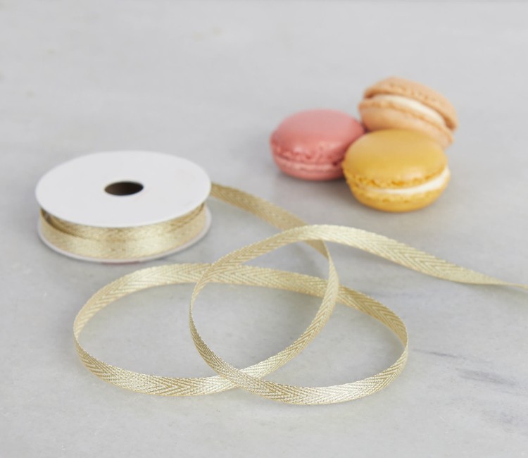 Golden triangles ribbon