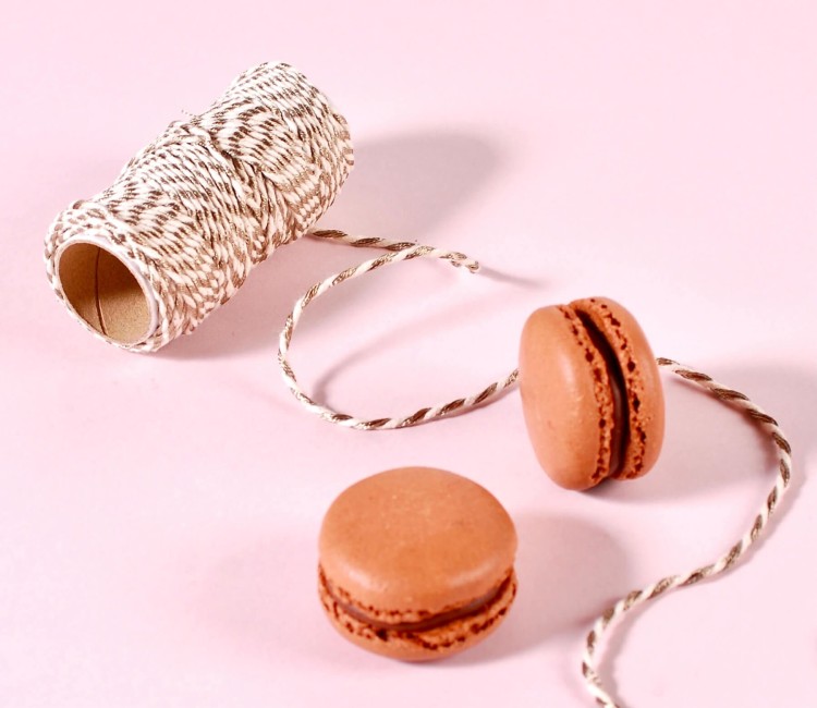 Metallisches Bäckergarn zum Dekorieren von Geschenken Metallisches Bäckergarn zum Dekorieren von Geschenken