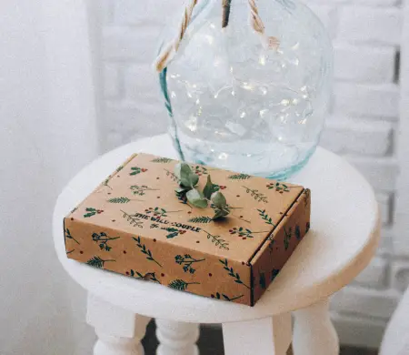 Box decorated with leaves