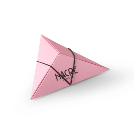 Caja Triangular de Cartón
