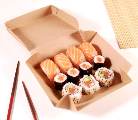 Caja cuadrada con tapa para mix de sushi