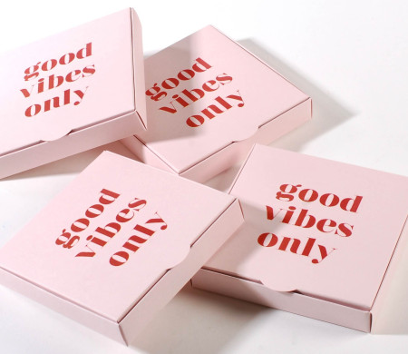 Caja cuadrada rosa para gominolas Caja cuadrada rosa para gominolas