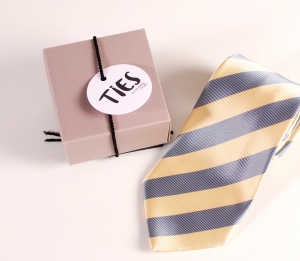 Quadratische Schachtel für Krawatte