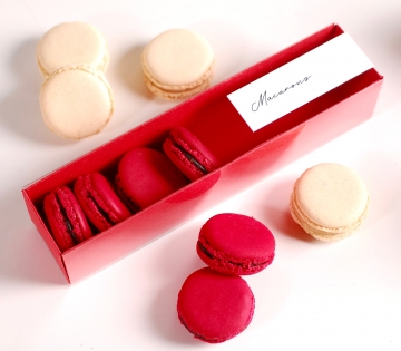 Long decorated box for macaroons